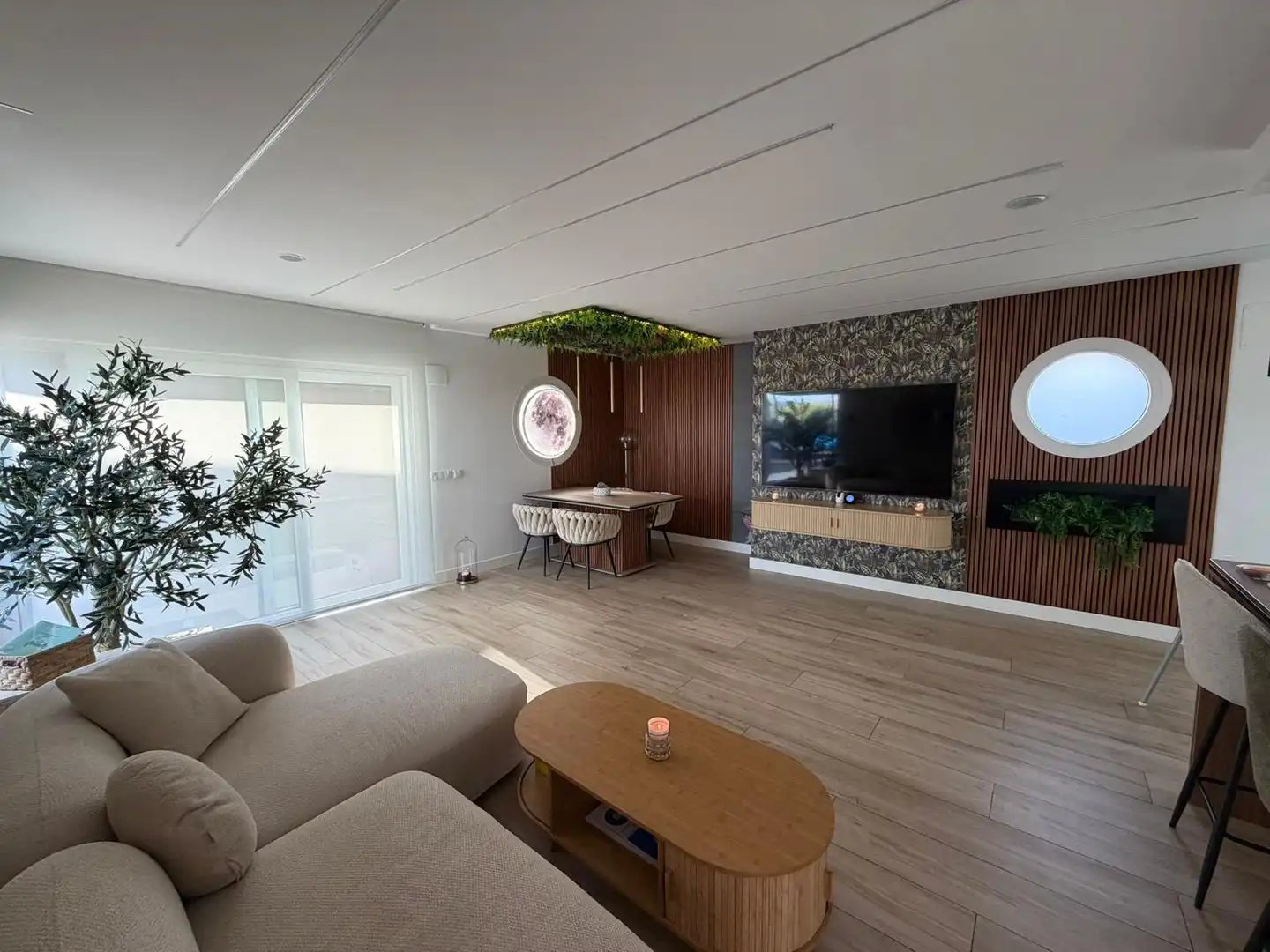 Sala d'estar de Casa o xalet en venda en Santander amb Calefacció, Jardí privat i Parquet