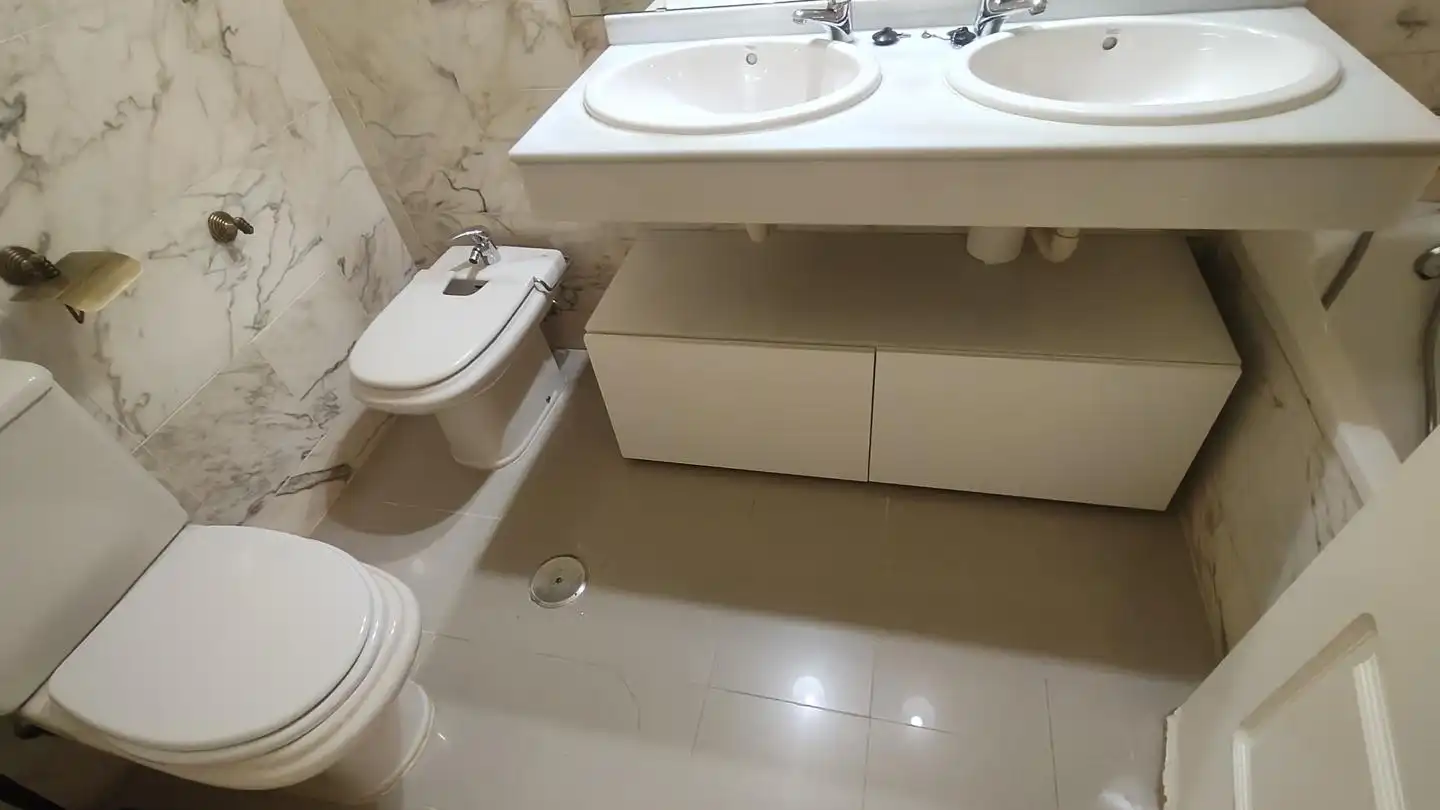 Baño de Piso de alquiler en Córdoba con Aire acondicionado