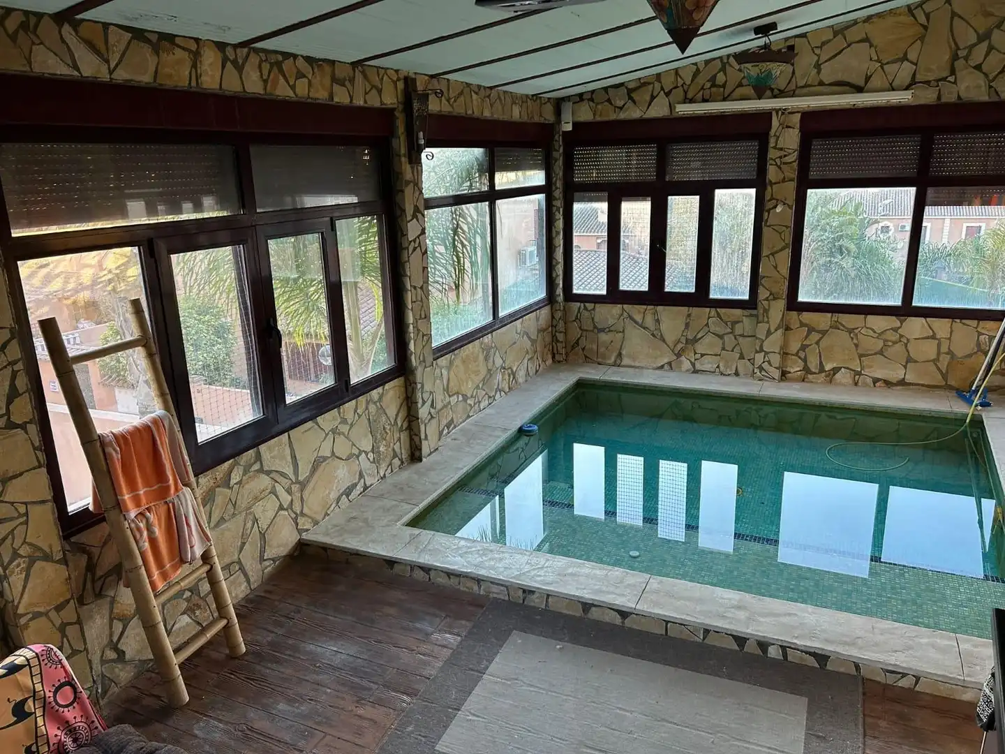 Piscina de Casa adosada en venda en La Línea de la Concepción amb Jardí privat, Terrassa i Piscina comunitària