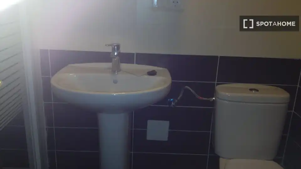 Baño de Piso para compartir en Málaga con Aire acondicionado, Calefacción y Amueblado
