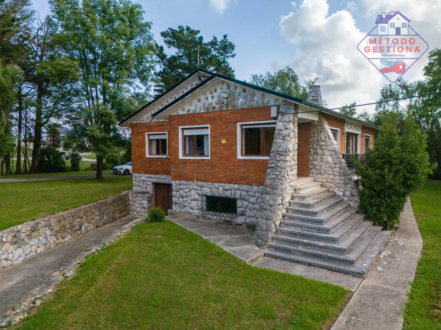 Vista exterior de Casa o chalet en venta en Suances con Calefacción, Jardín privado y Terraza