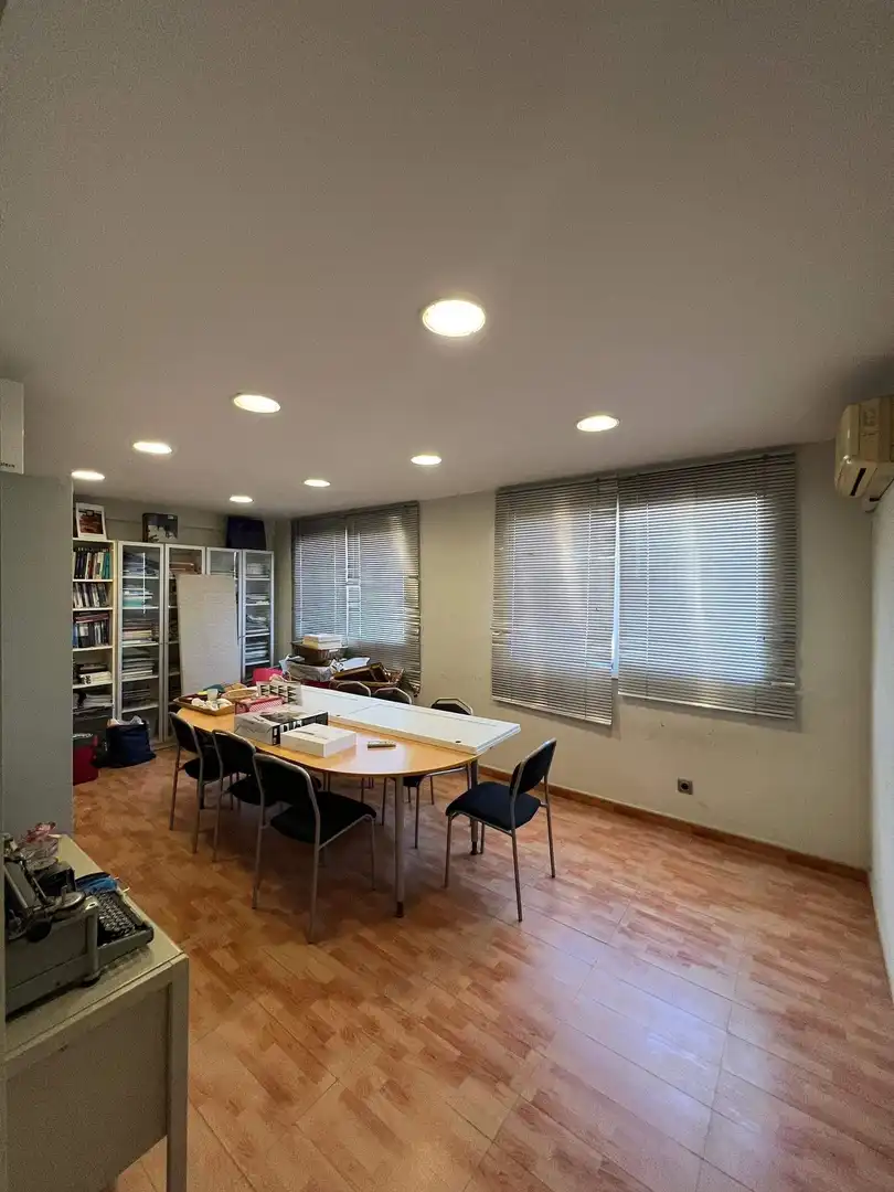 Büro zur Miete in Carrer de Lisboa, Horta
