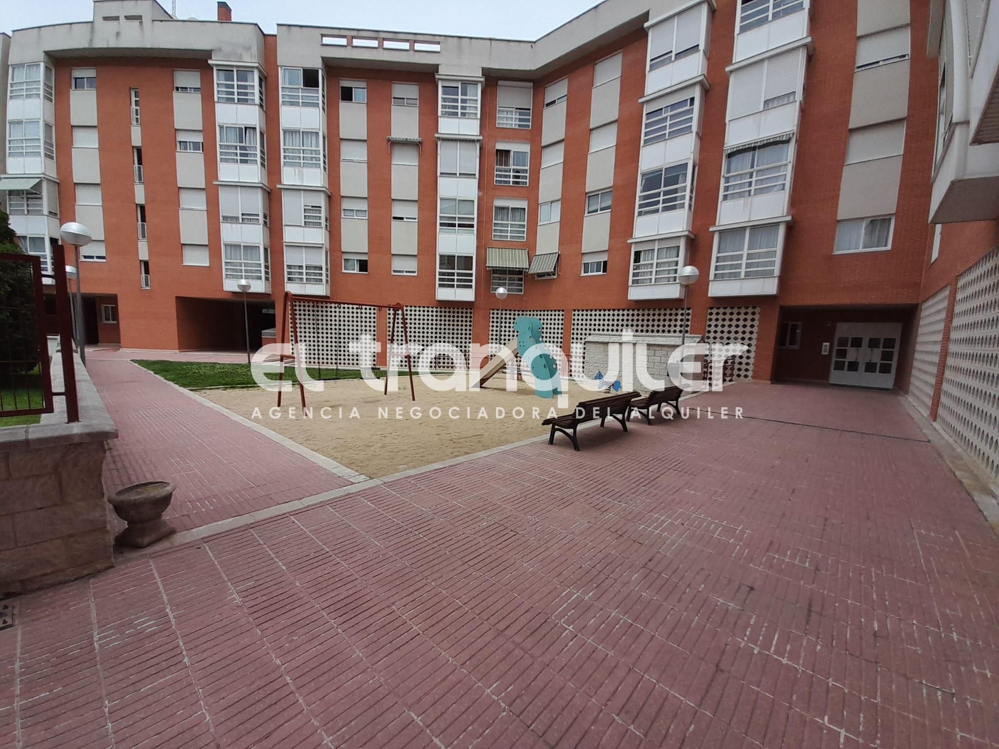 Exterior view of Flat for sale in  Madrid Capital  with Air Conditioner, Parquet flooring and Swimming Pool