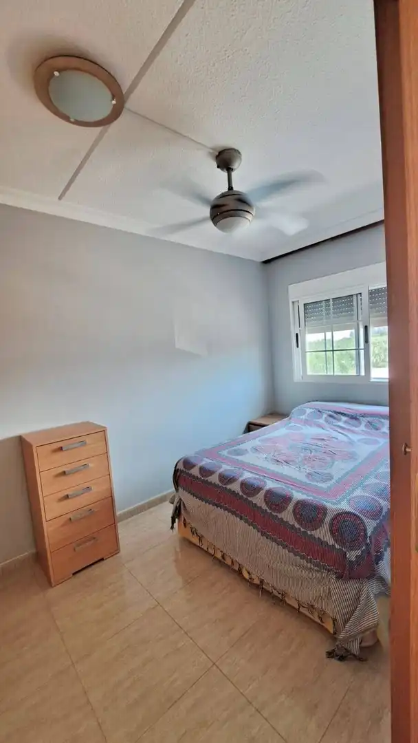 Habitación de Apartamento de alquiler en La Pobla de Farnals con Aire acondicionado, Calefacción y Amueblado