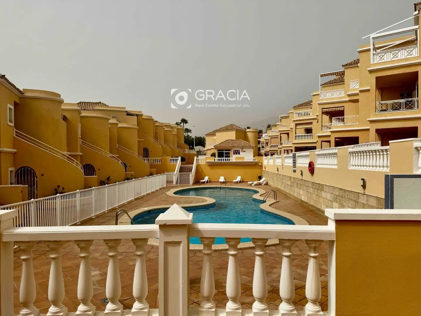 Außenansicht von Wohnung zum Verkauf in Adeje mit Terrasse, Abstellraum und Schwimmbad