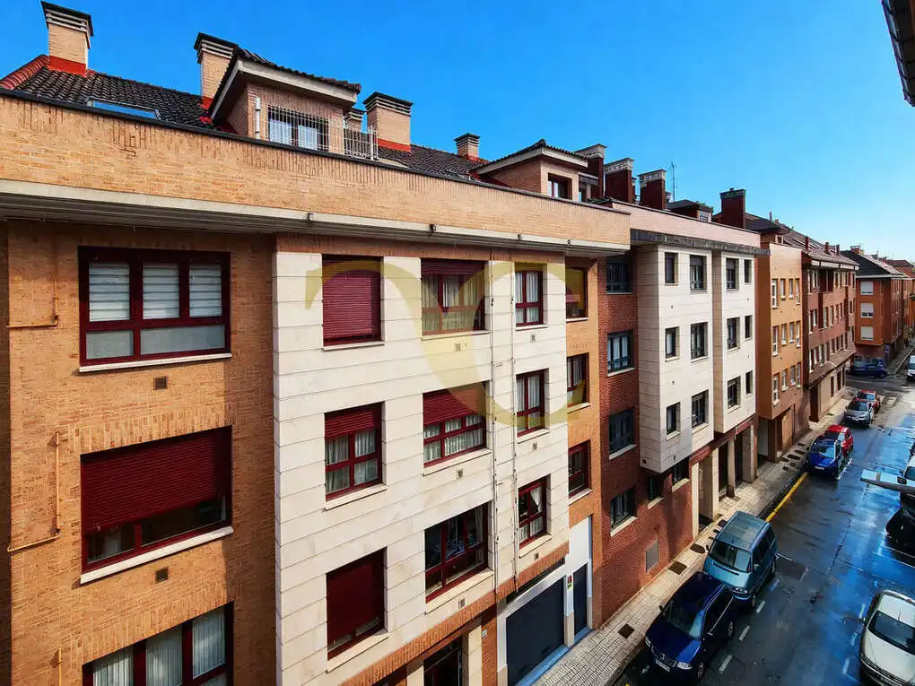 Vista exterior de Pis en venda en Gijón  amb Calefacció i Traster
