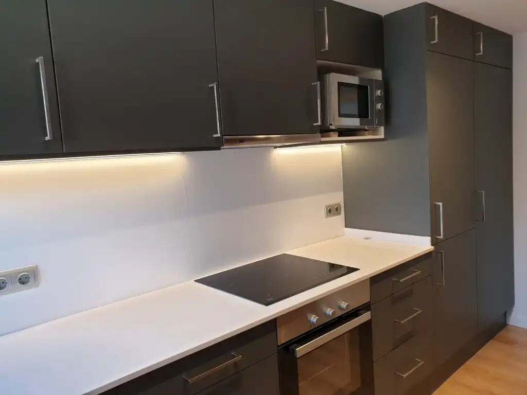 Cocina de Piso de alquiler en Girona Capital con Aire acondicionado, Horno y Lavadora