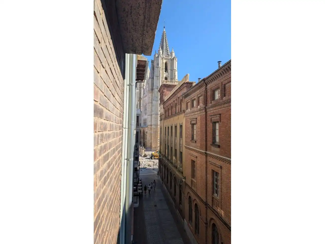 Vista exterior de Piso en venta en León Capital  con Calefacción, Parquet y Trastero