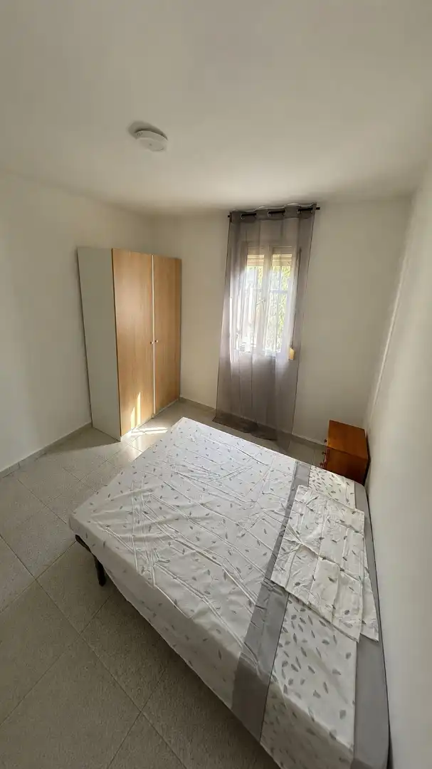 Schlafzimmer von Wohnung zur Miete in Brenes mit Klimaanlage, Terrasse und Möbliert