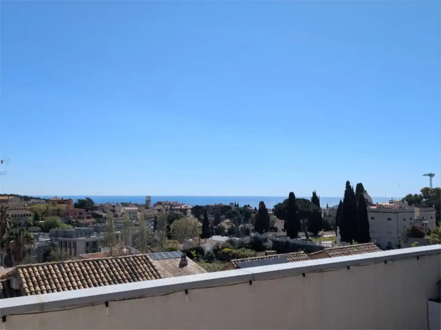 Vista exterior de Casa adosada en venda en Tiana amb Aire condicionat