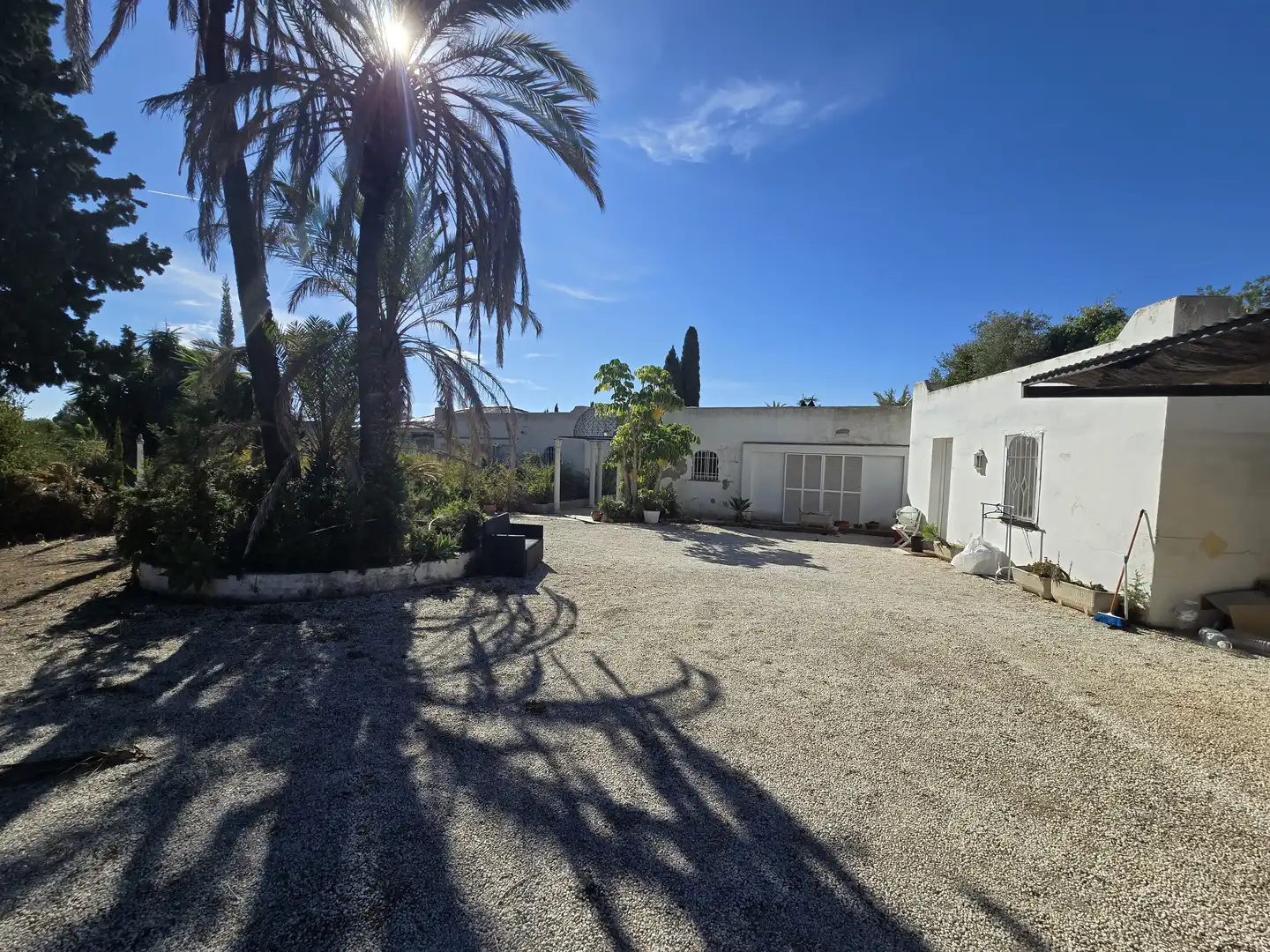 Vista exterior de Casa o xalet en venda en Marbella amb Calefacció, Jardí privat i Terrassa