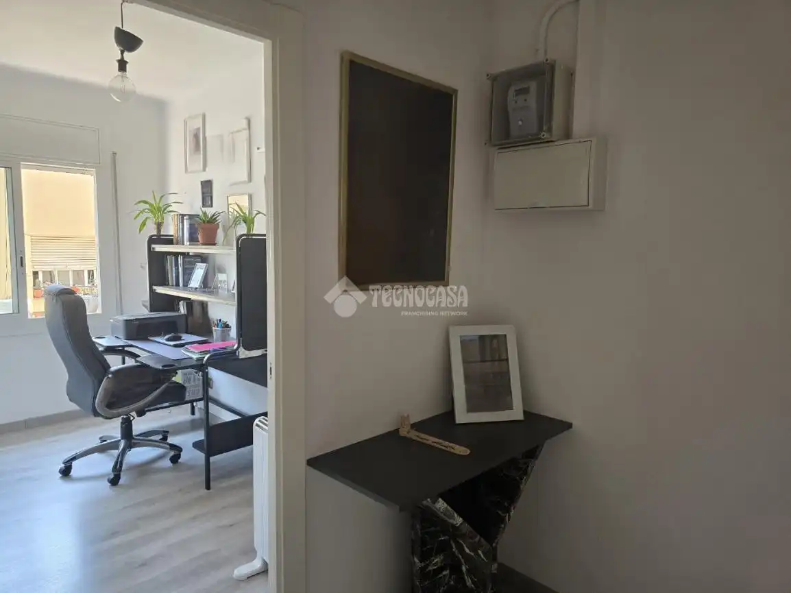 Bedroom of Flat for sale in Barcelona  with Air Conditioner and Balcony