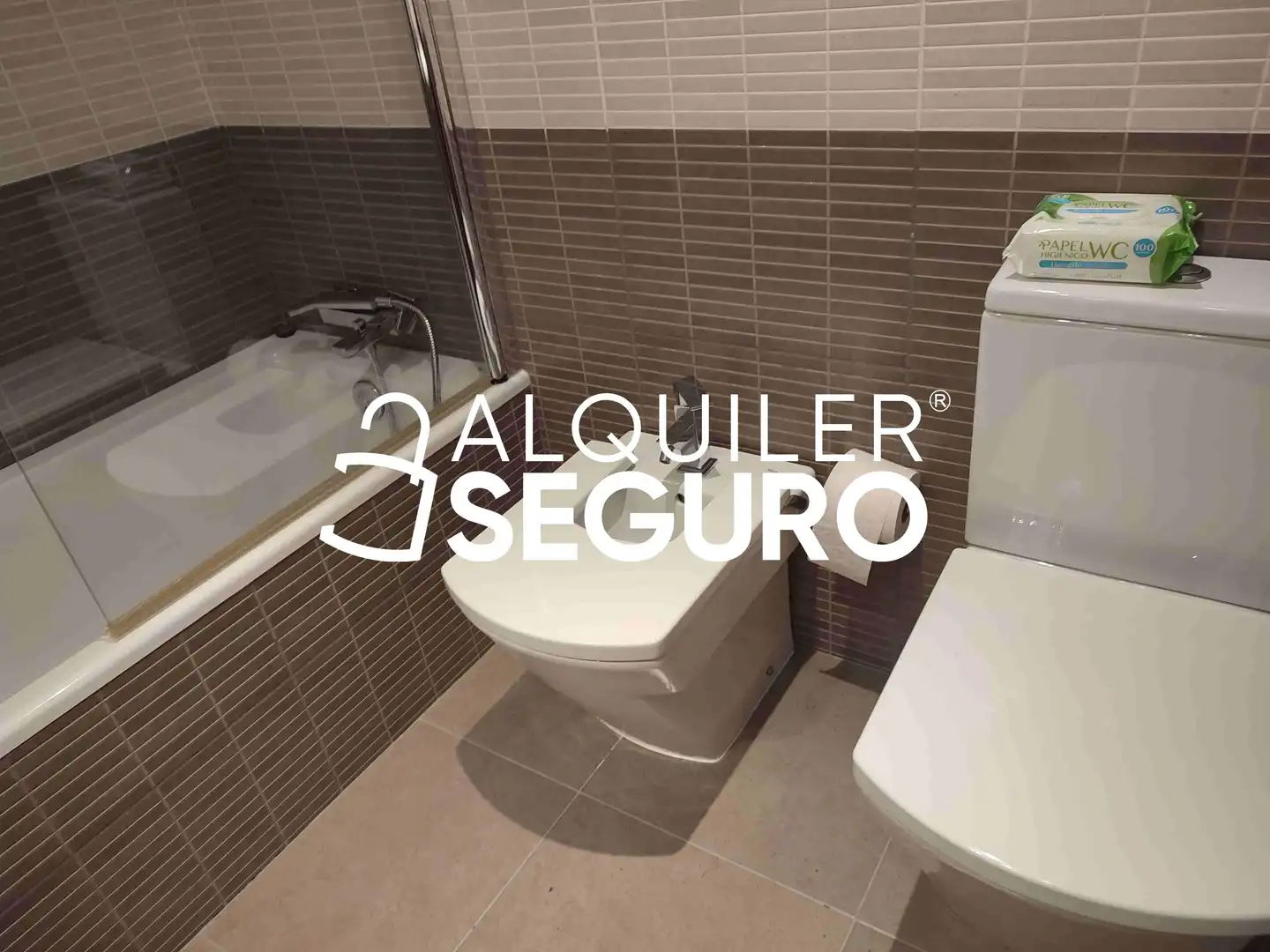 Baño de Piso de alquiler en Zaragoza con Aire acondicionado, Calefacción y Amueblado