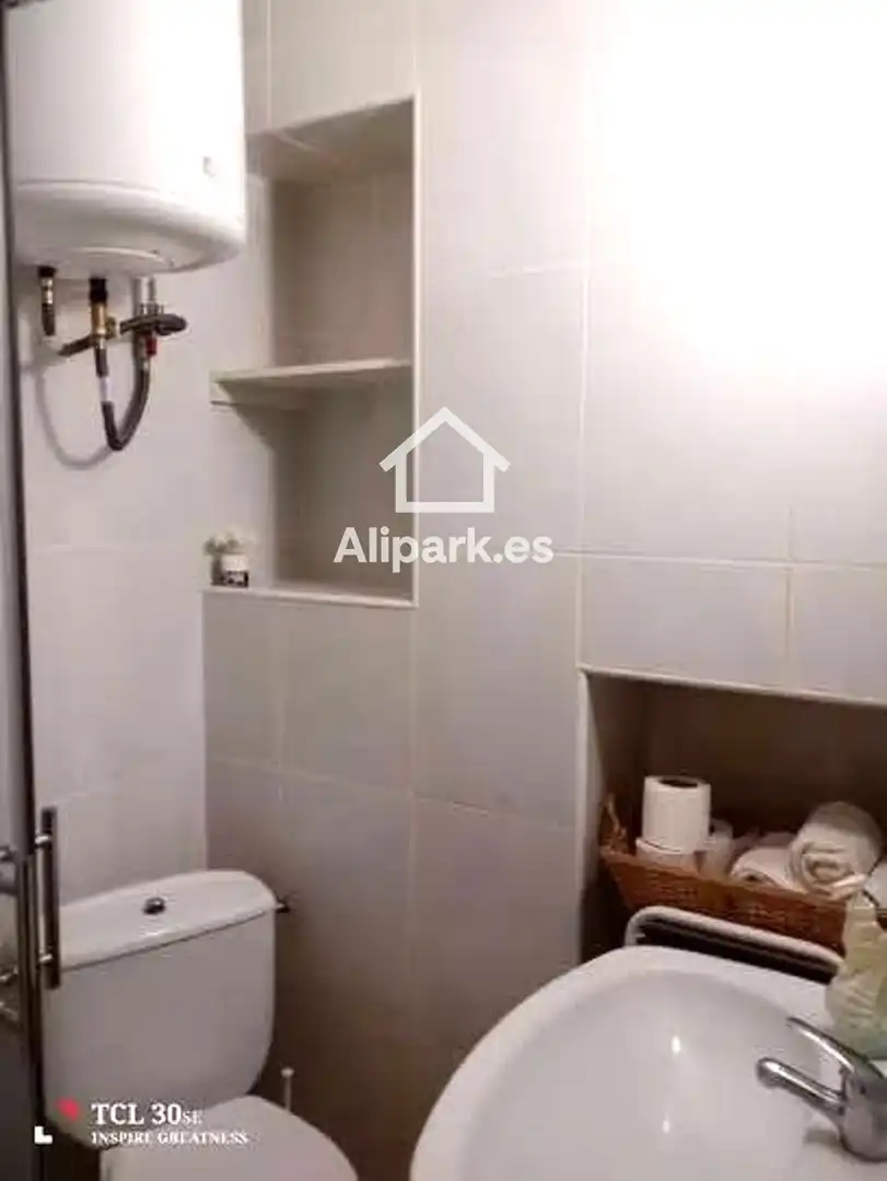 Baño de Piso en venta en Alicante / Alacant con Aire acondicionado y Amueblado