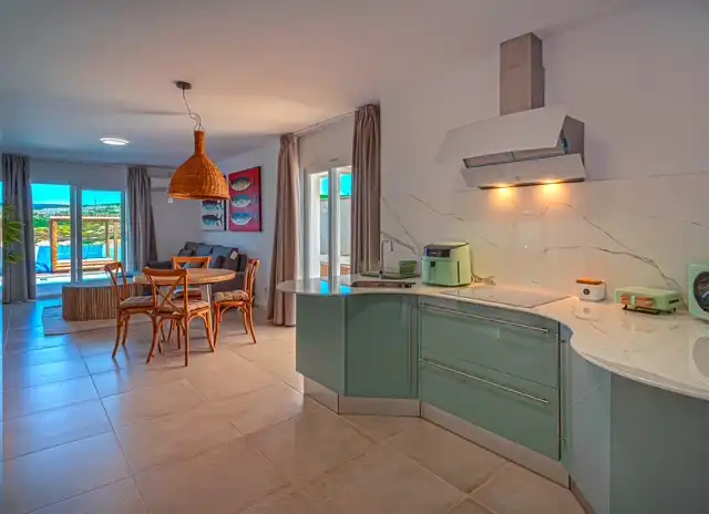 Cuina de Casa o xalet en venda en Zahara de los Atunes amb Aire condicionat, Jardí privat i Terrassa