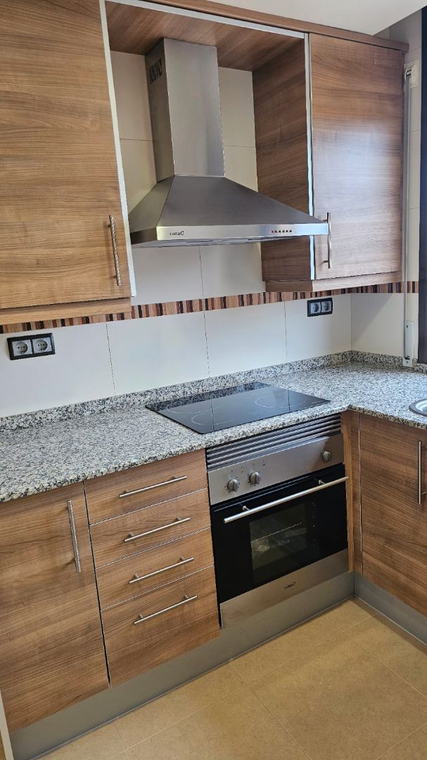 Cocina de Dúplex de alquiler en La Secuita con Terraza, Trastero y Horno