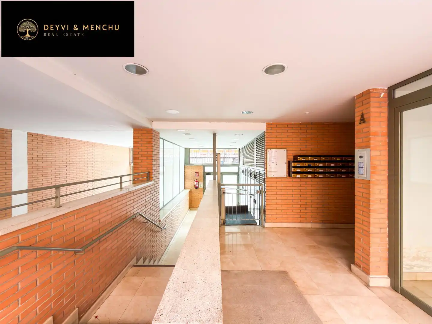 Flat for sale in Madrid  with Air Conditioner, Heating and Storage room