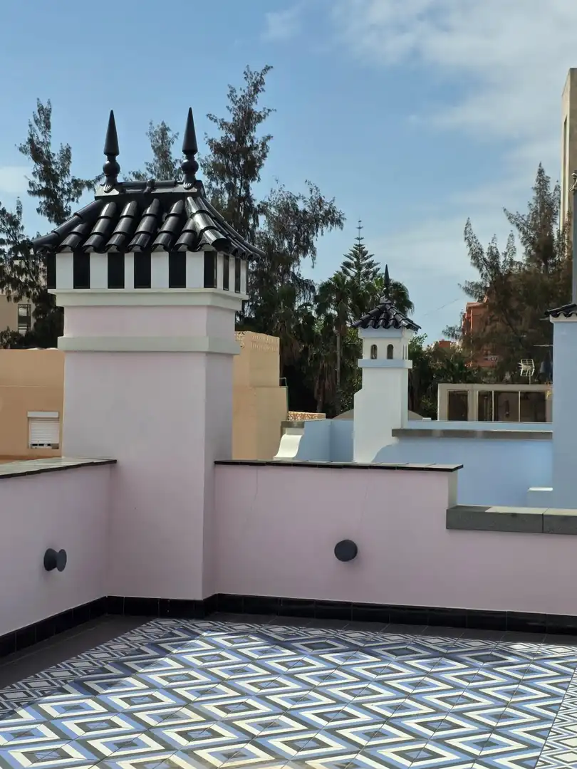 Vista exterior de Casa o xalet en venda en Las Palmas de Gran Canaria amb Jardí privat, Terrassa i Traster