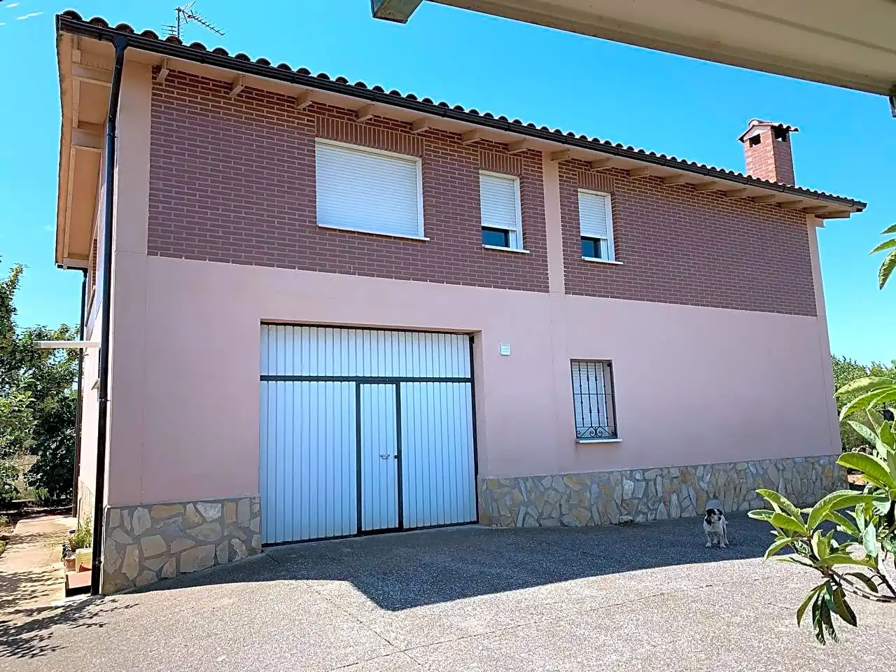 Vista exterior de Casa o xalet en venda en  Logroño amb Calefacció, Parquet i Terrassa