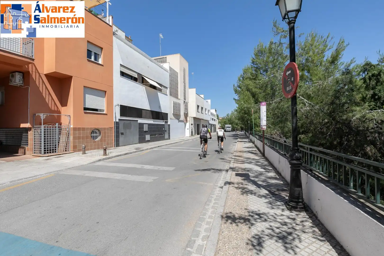 Vista exterior de Casa adosada en venta en Granada con Aire acondicionado, Calefacción y Terraza