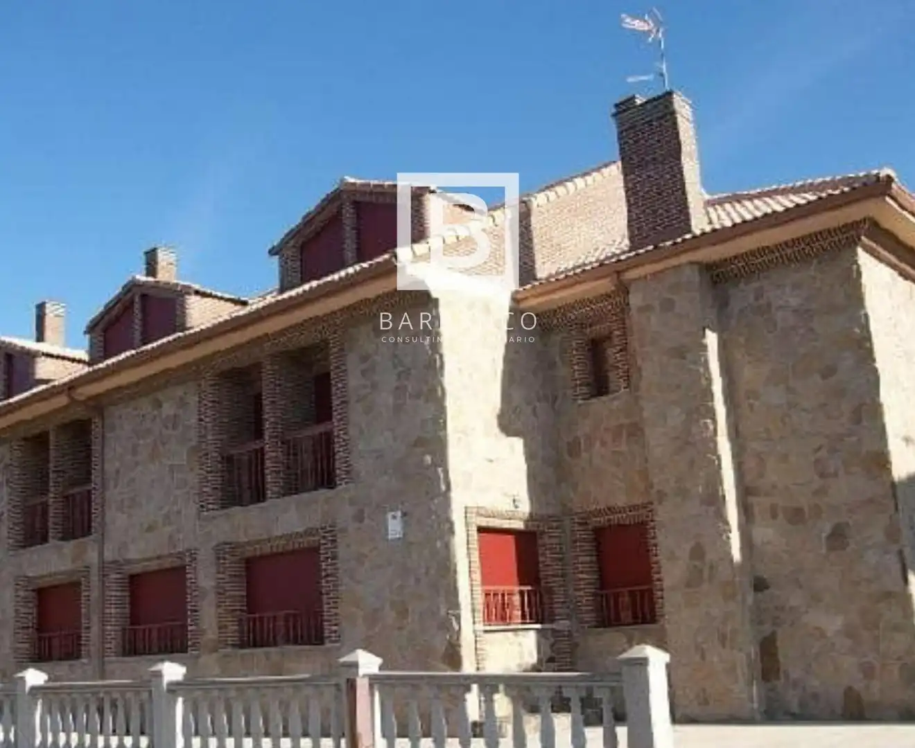Vista exterior de Edifici en venda en Los Llanos de Tormes 