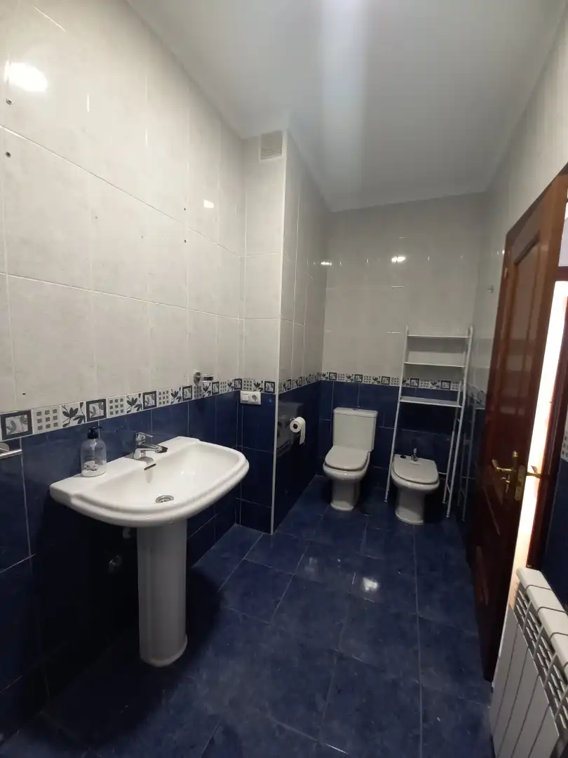 Badezimmer von Maisonette zum Verkauf in Castrillón mit Heizung, Ofen und Waschmaschine