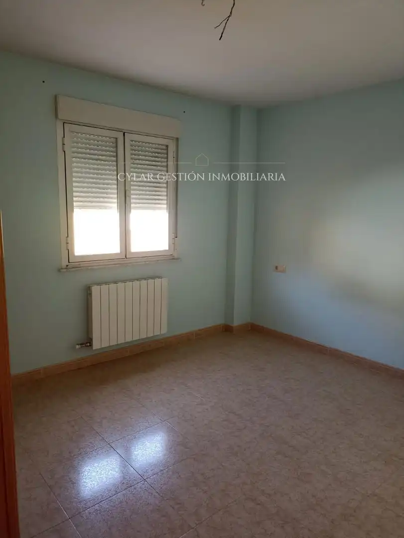 Habitación de Ático en venta en Mozárbez con Calefacción, Terraza y Balcón