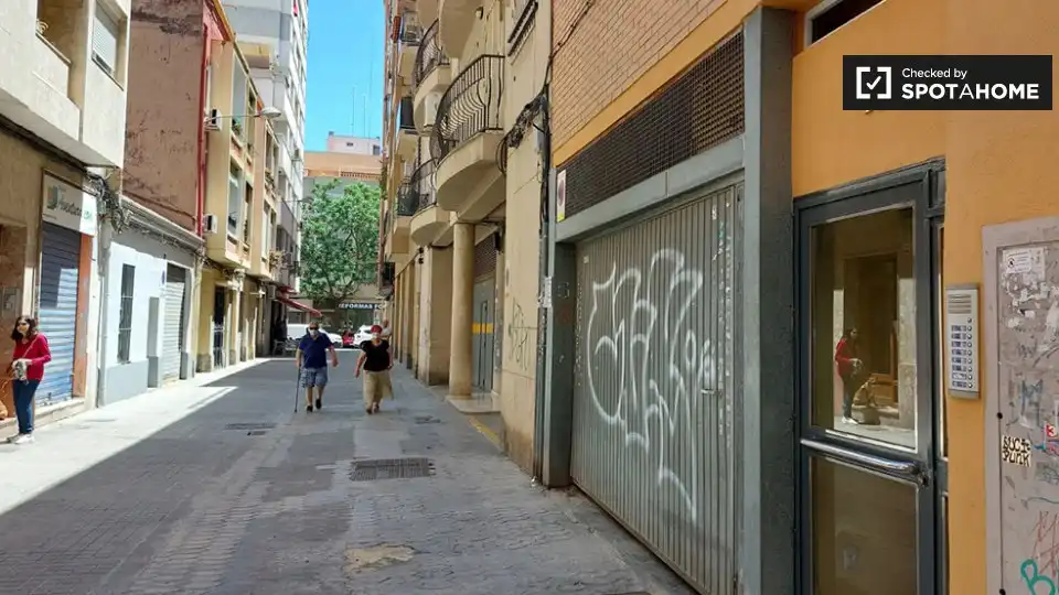 Exterior view of Flat for rent in Valencia  with Air Conditioner, Heating and Furnished