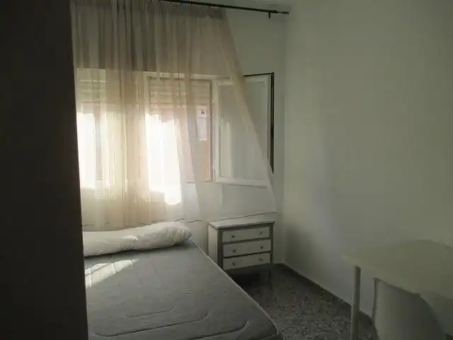 Schlafzimmer von Wohnung zur Miete in Granada mit Klimaanlage, Möbliert und Balkon