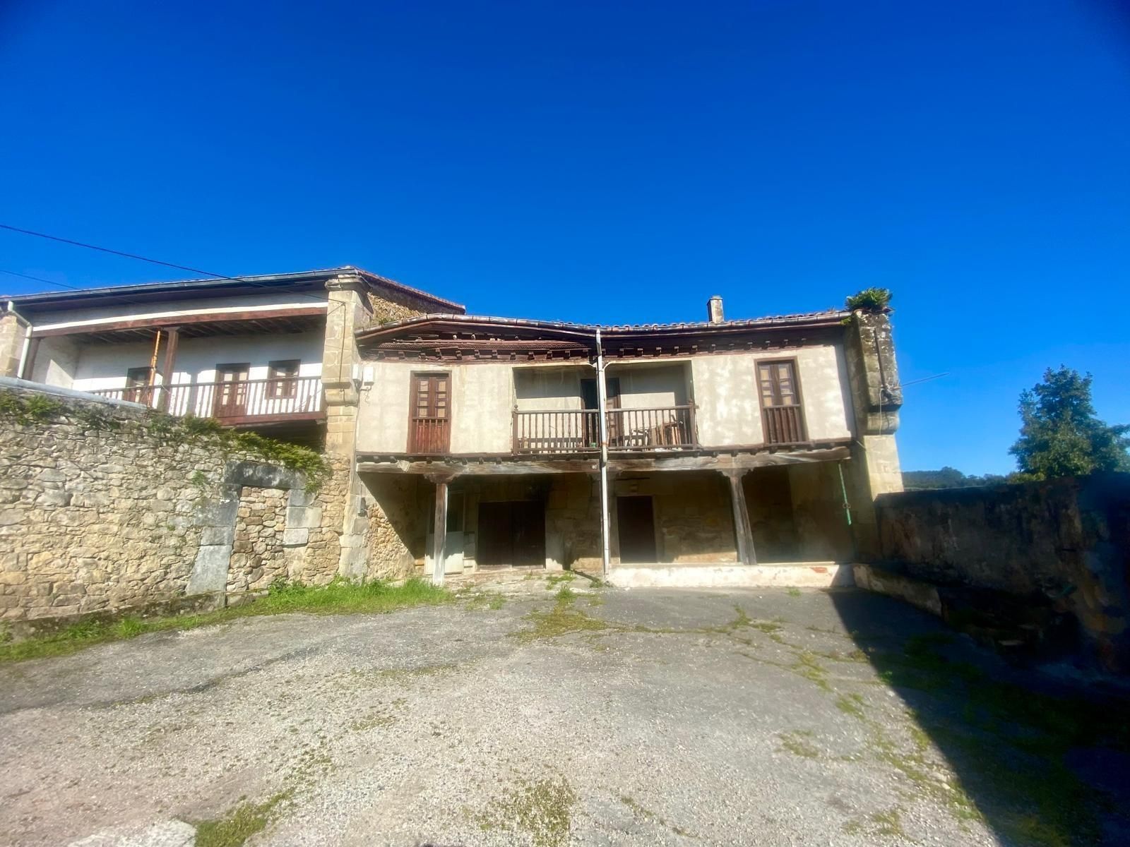 Vista exterior de Casa o xalet en venda en Reocín amb Jardí privat, Traster i Balcó