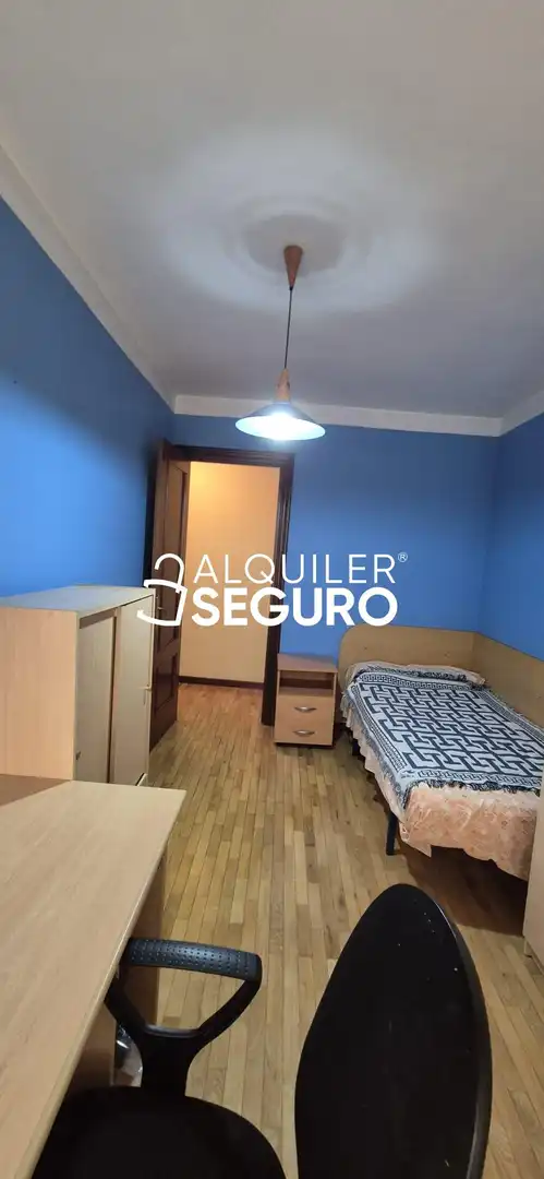 Schlafzimmer von Wohnung zur Miete in Oviedo  mit Heizung, Terrasse und Möbliert
