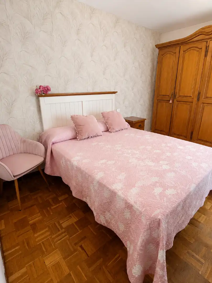 Bedroom of Flat for rent in Gijón   with Heating, Parquet flooring and Furnished