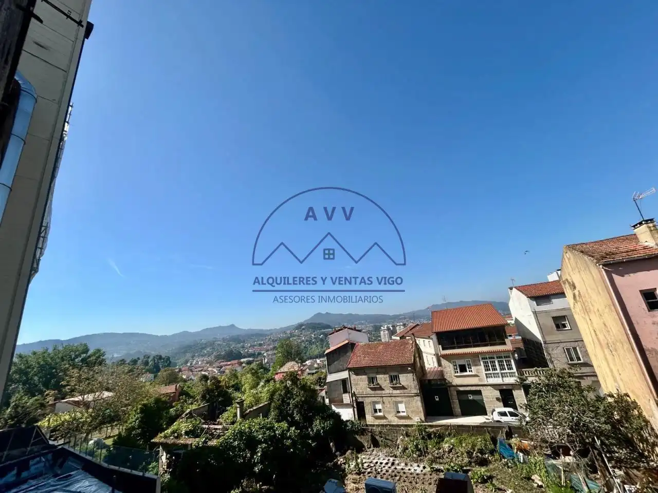 Vista exterior de Piso en venta en Vigo  con Calefacción y Balcón