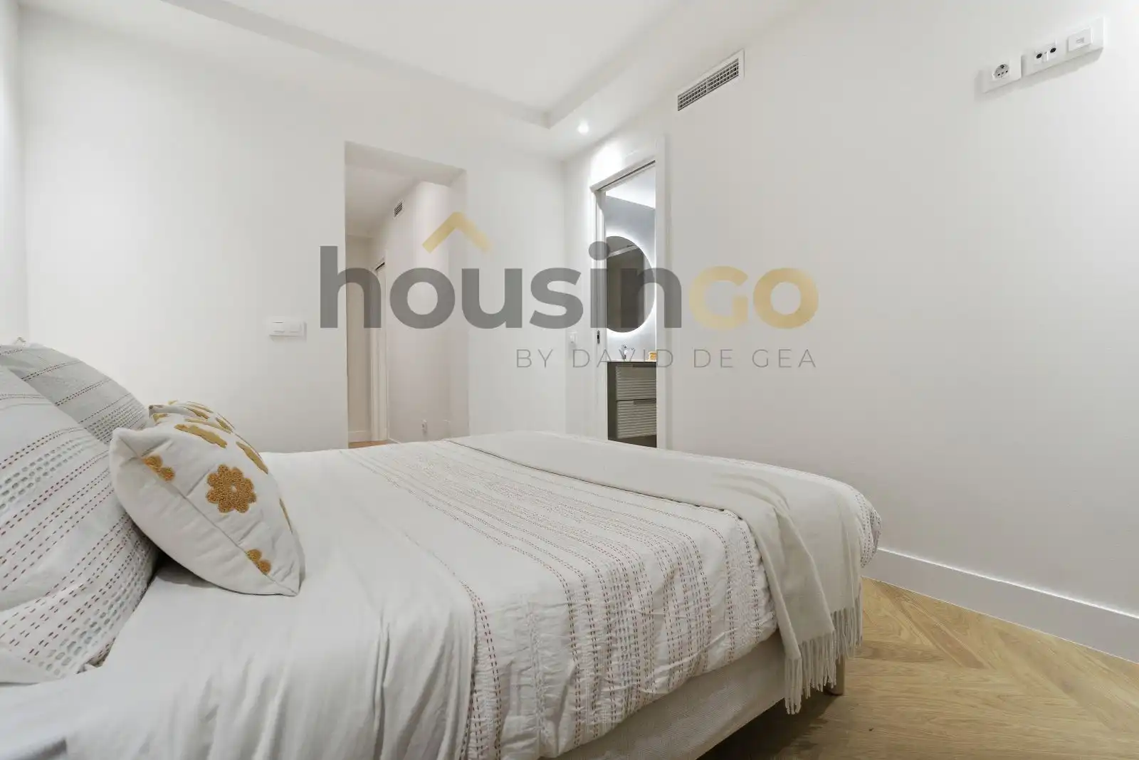 Bedroom of Flat for sale in Madrid  with Air Conditioner, Heating and Parquet flooring