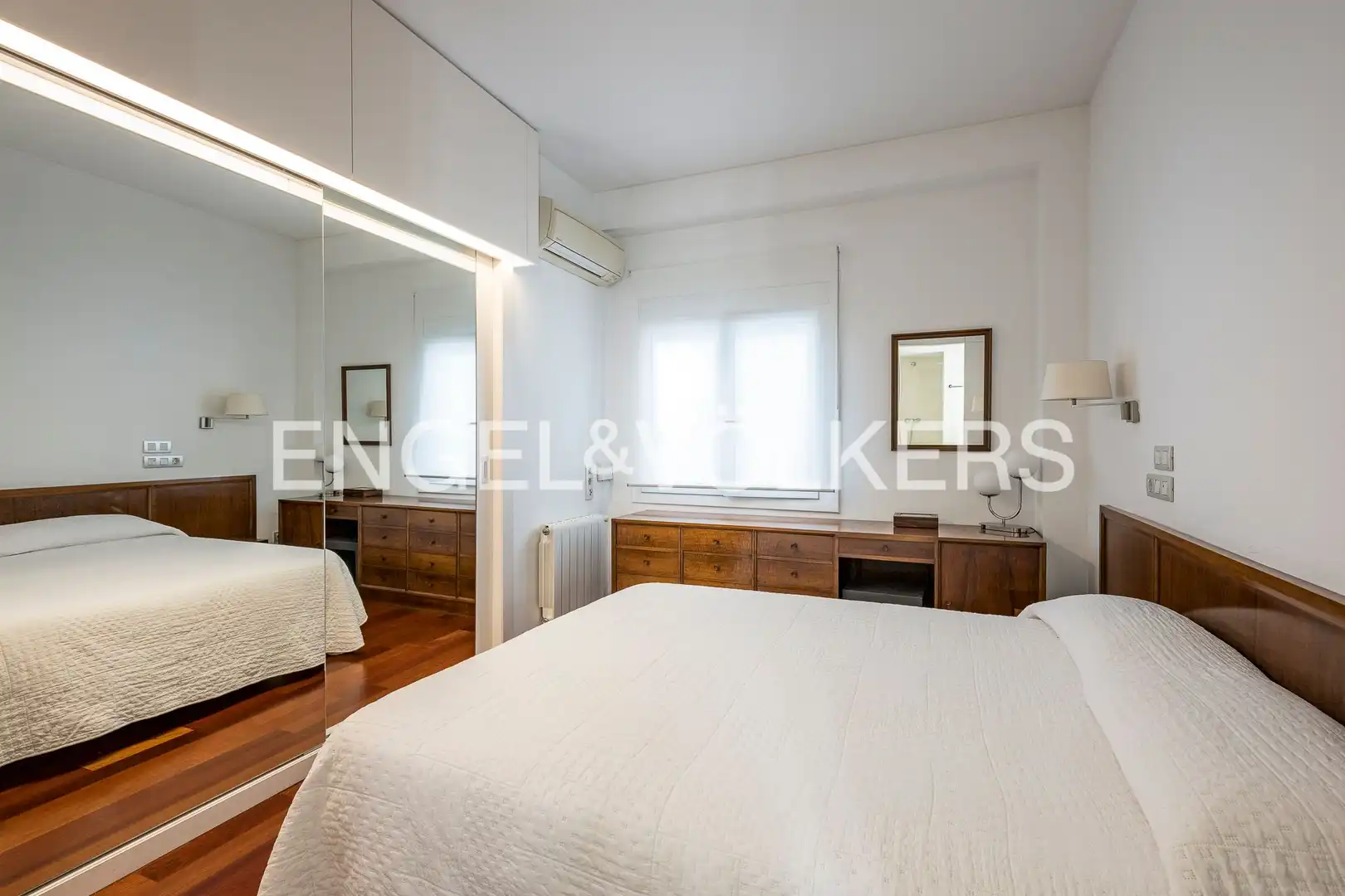 Schlafzimmer von Wohnung zum Verkauf in Barcelona mit Klimaanlage, Heizung und Parkett
