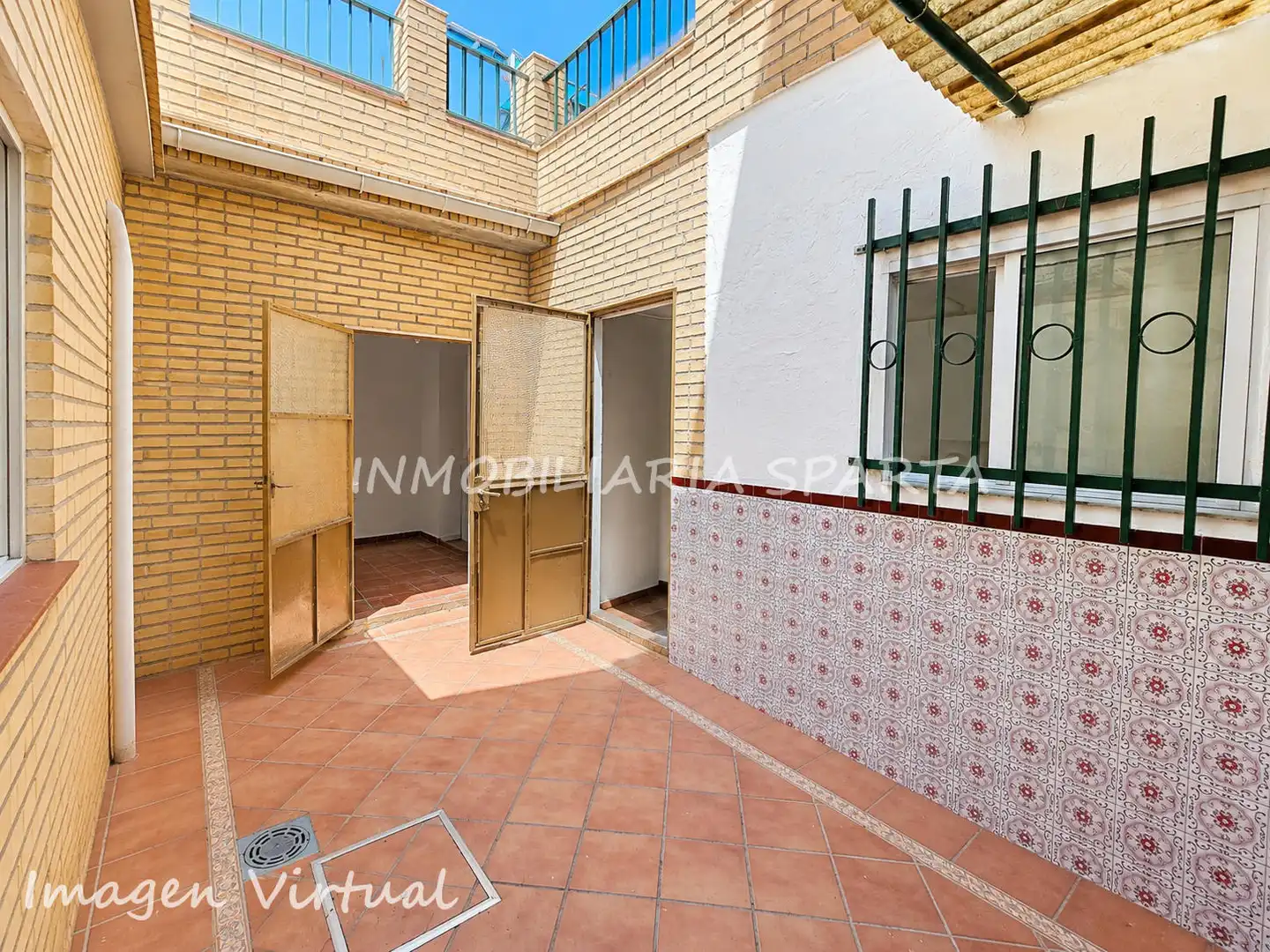 Vista exterior de Casa adosada en venta en Santiponce con Terraza, Trastero y Balcón