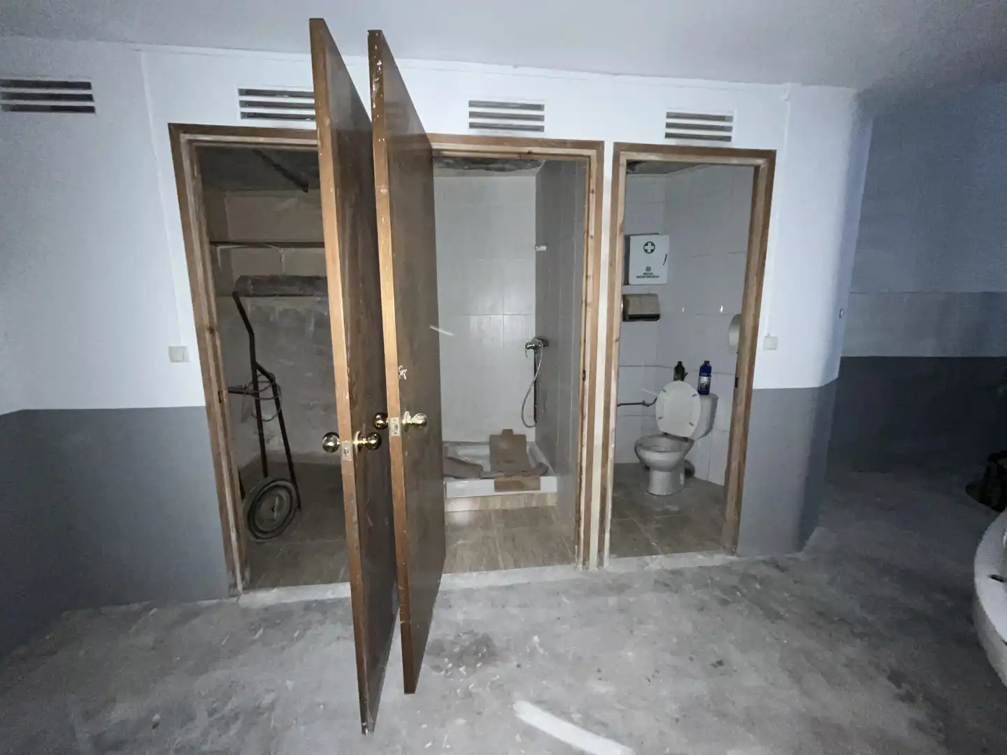 Baño de Nave industrial de alquiler en Manresa