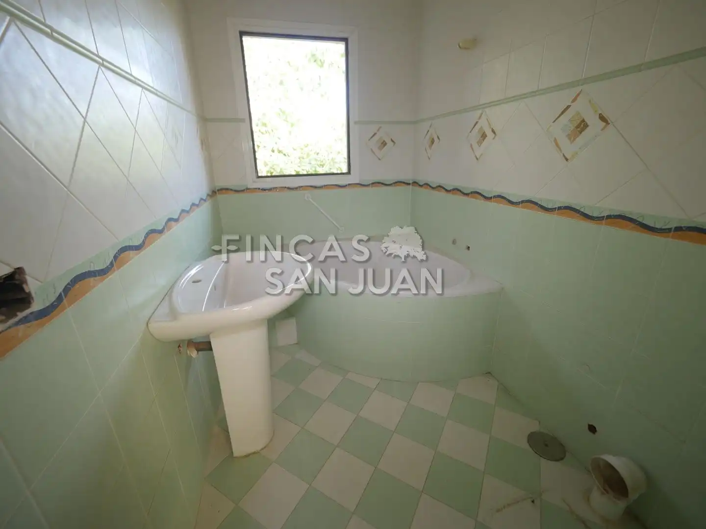 Bathroom of Houses for sale in Mutxamel  with Private garden, Terrace and Swimming Pool