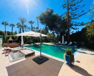 Swimming pool of House or chalet to rent in Marbella  with Air Conditioner, Heating and Private garden