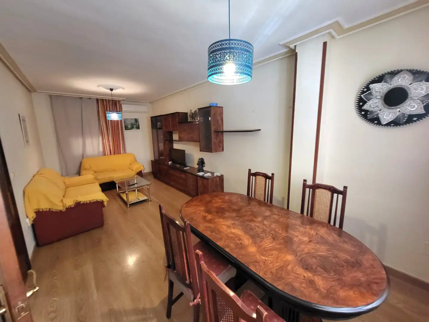 Wohnzimmer von Einfamilien-Reihenhaus zur Miete in Cáceres mit Terrasse und Möbliert