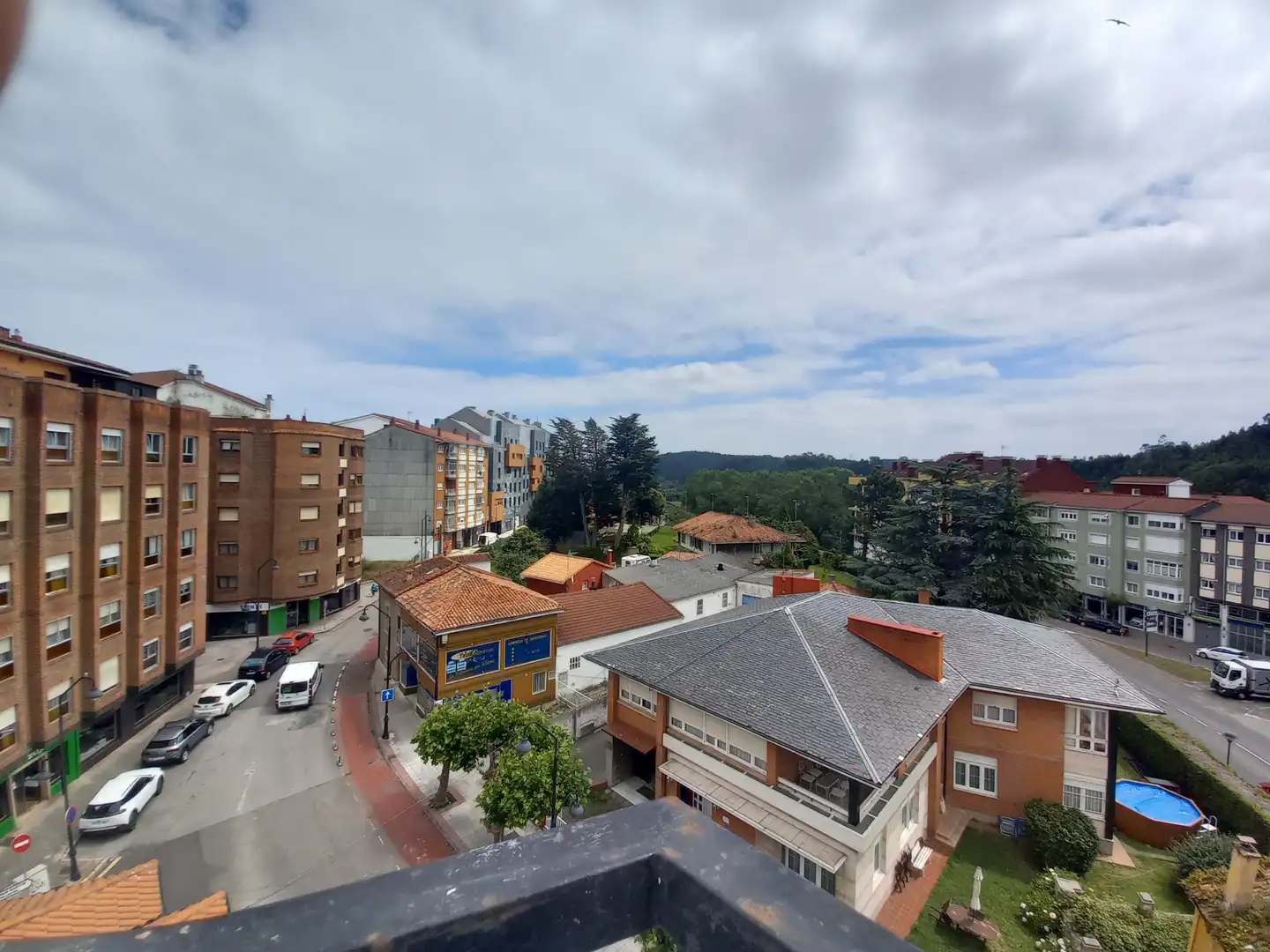 Vista exterior de Pis en venda en Castrillón amb Calefacció, Terrassa i Traster