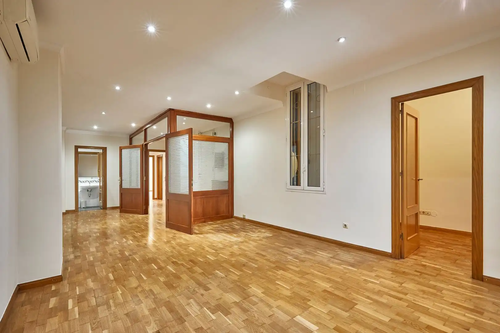 Apartments for sale in Barcelona  with Air Conditioner, Terrace and Balcony