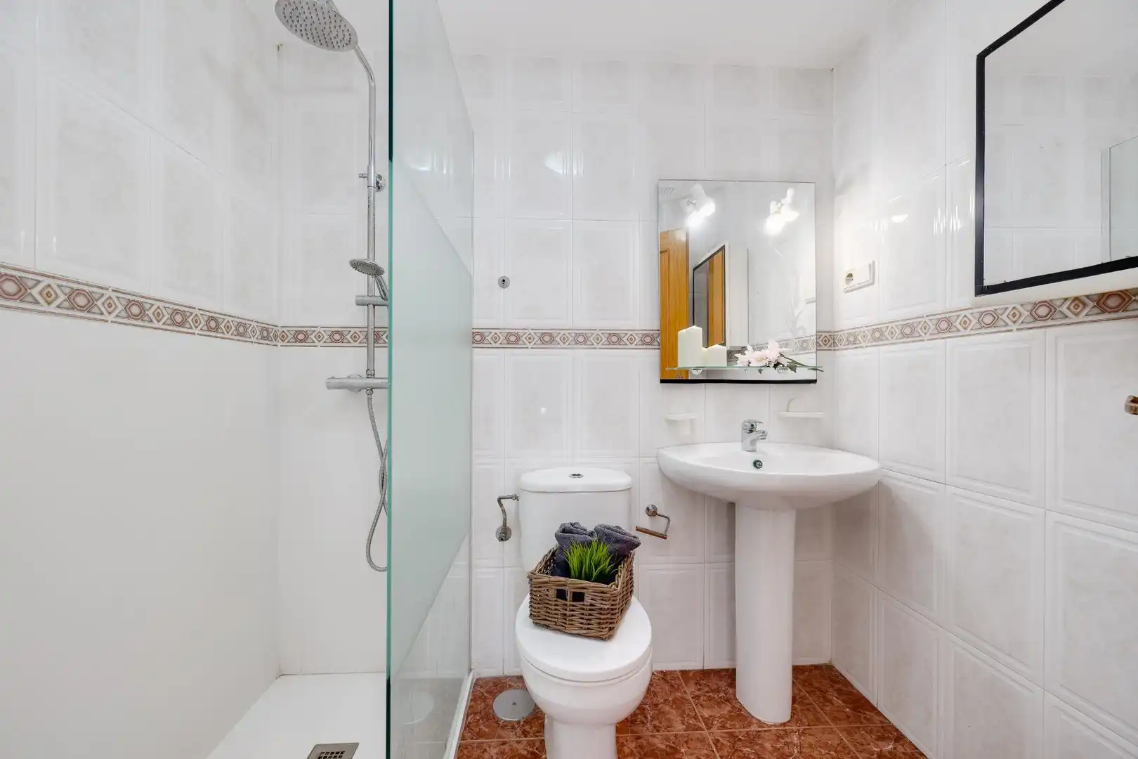 Baño de Apartamento en venta en Torrevieja con Terraza, Amueblado y Piscina comunitaria