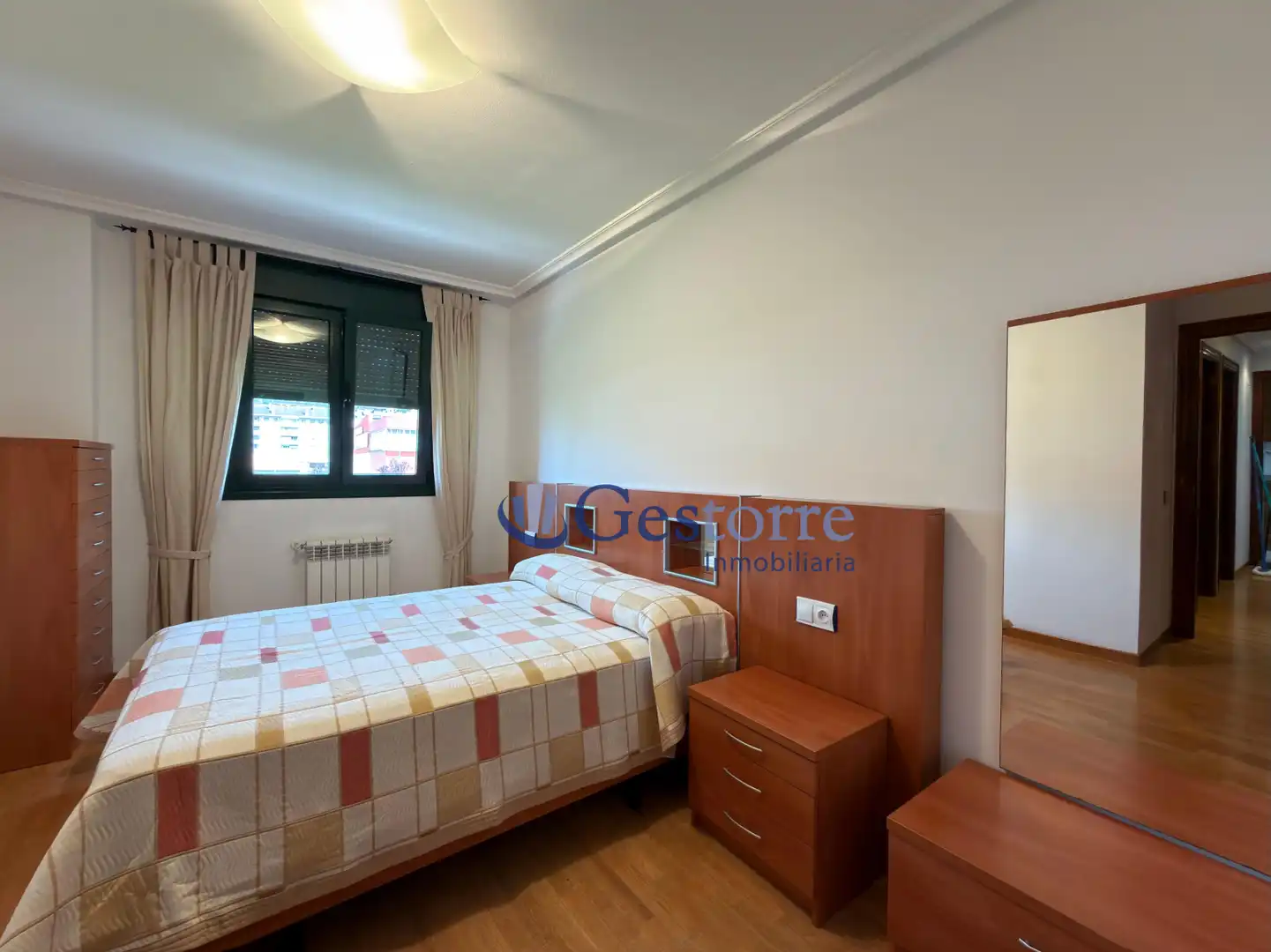 Flat for rent in Oviedo - Calle Favila, Parque del Oeste