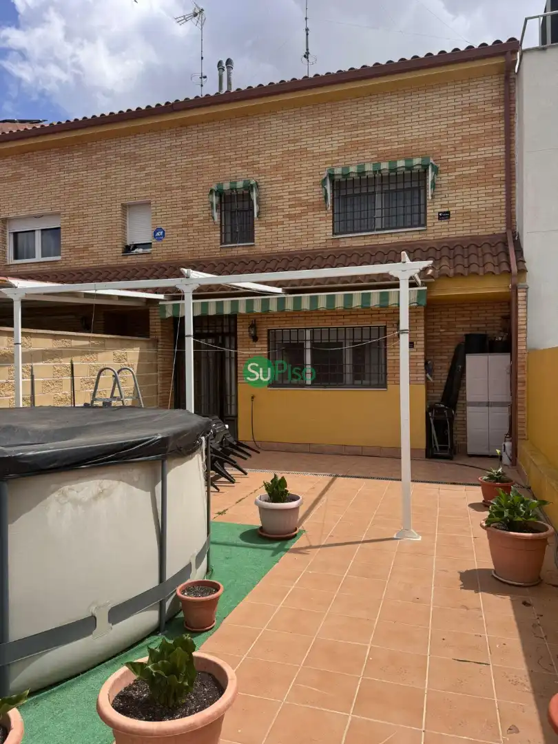 Jardí de Casa adosada en venda en Illescas amb Calefacció, Jardí privat i Piscina