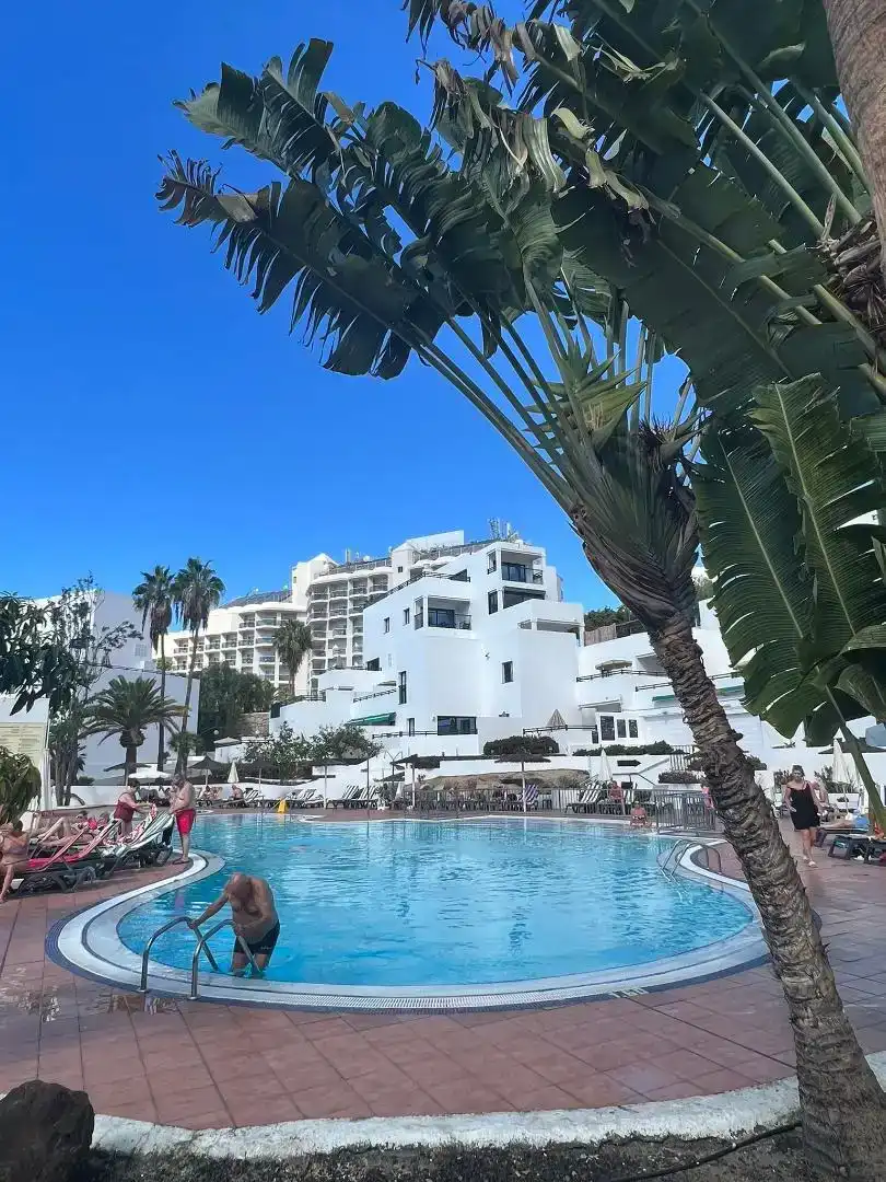 Vista exterior de Apartamento en venta en Adeje con Piscina y Balcón
