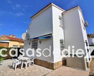 Vista exterior de Casa o xalet en venda en Oliva amb Aire condicionat, Terrassa i Balcó