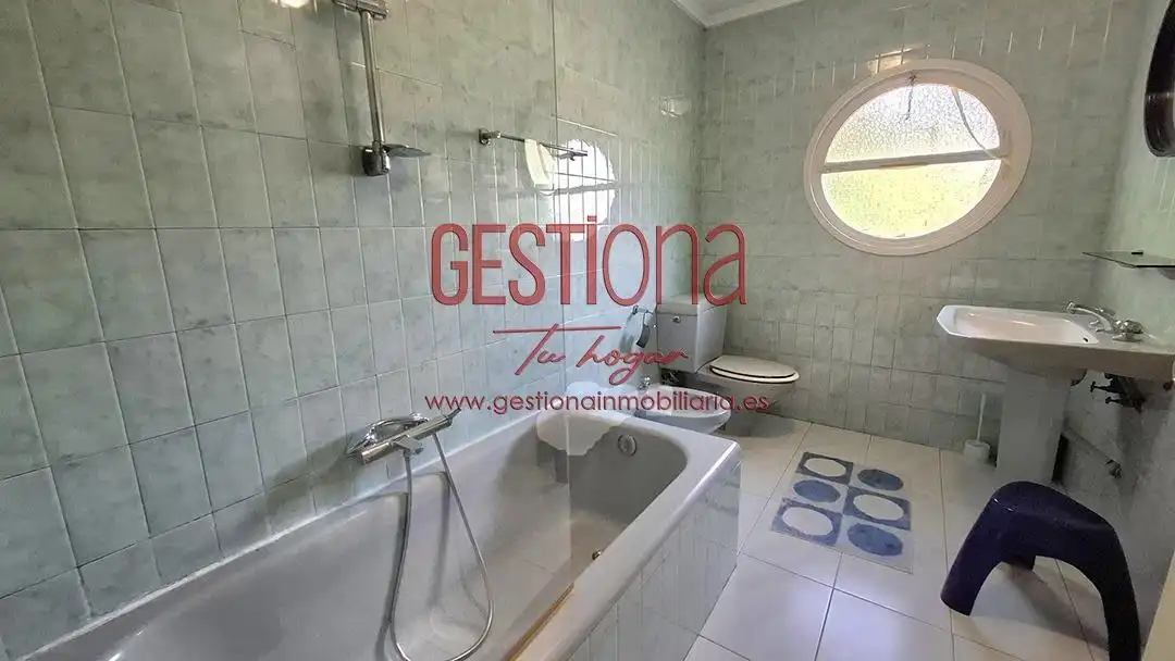 Baño de Casa o chalet en venta en Medio Cudeyo con Jardín privado