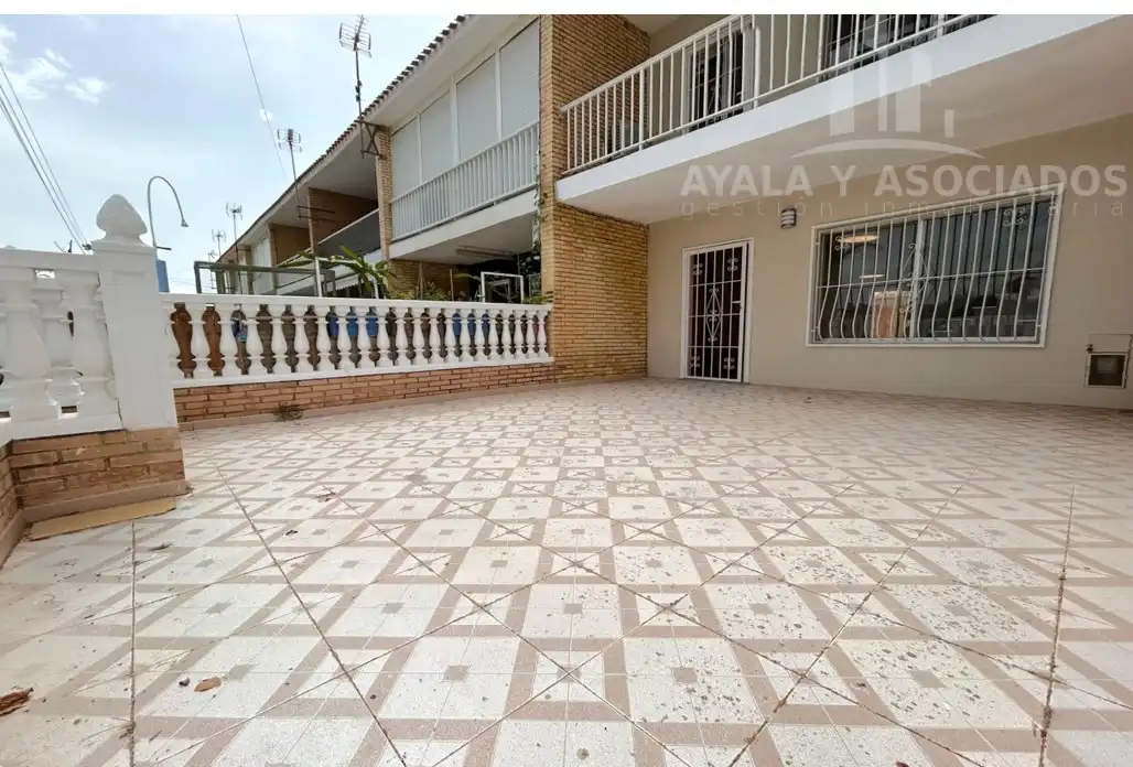 Terrasse von Einfamilien-Reihenhaus zum Verkauf in Cartagena mit Klimaanlage, Heizung und Privatgarten
