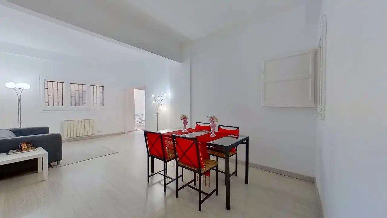 Menjador de Apartament en venda en Barcelona amb Parquet, Terrassa i Balcó